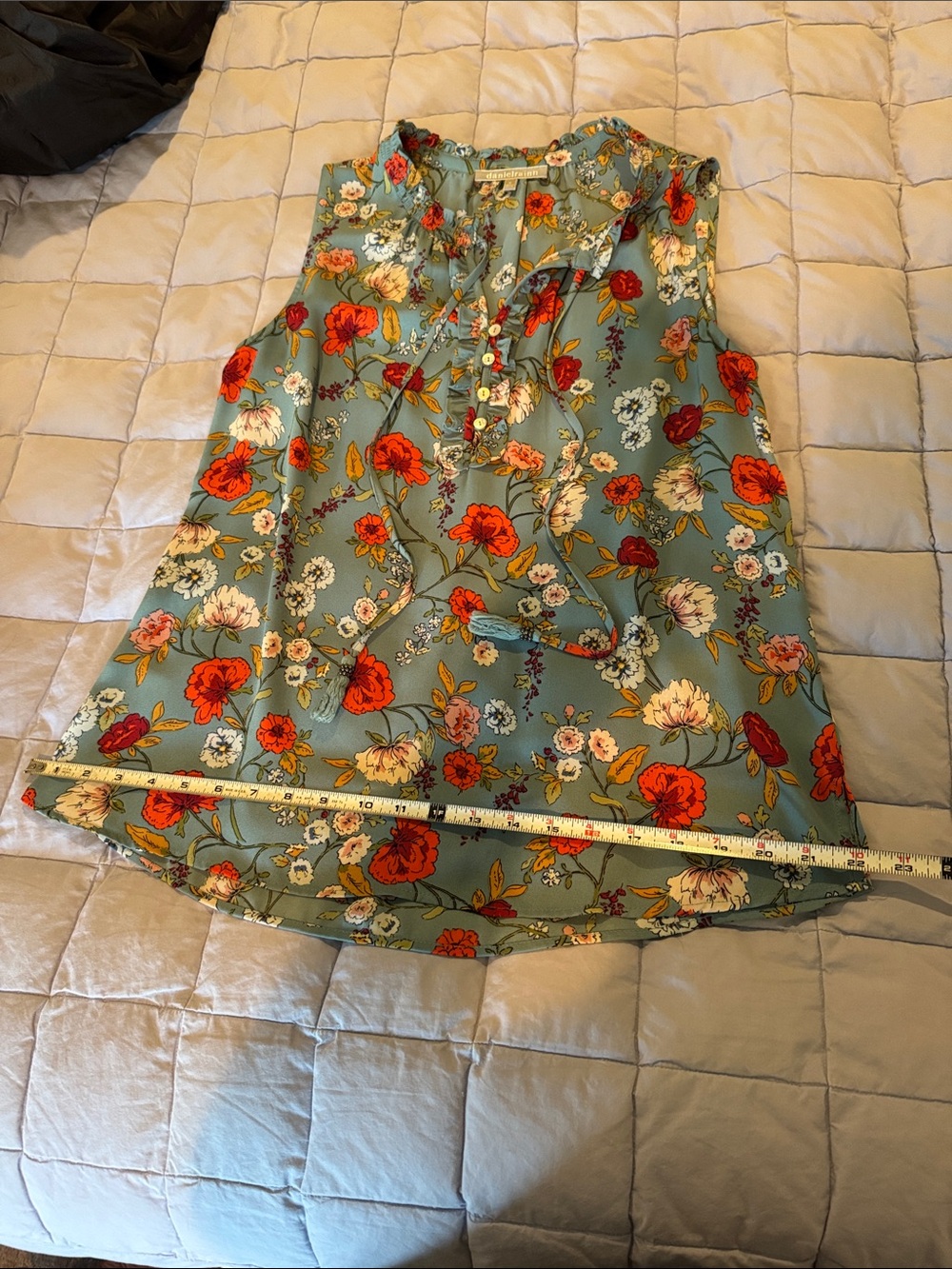 Sleeveless Floral Ruffle V-Neck Blouse - Picture 10 of 11